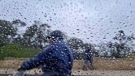 زخات رعدية مصحوبة بحبات البرد وبهبات رياح مرتقبة بعدد من مناطق المملكة