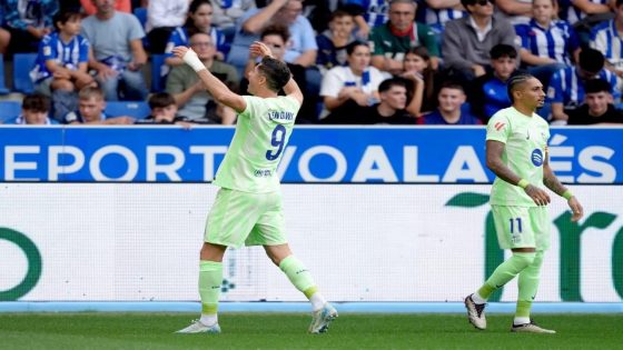 الدوري الاسباني:”ليفاندوفسكي يقود برشلونة للفوز بثلاثية نظيفة على ديبورتيفو ألافيس في الليجا”