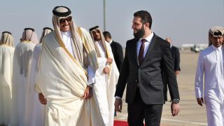 امير قطر يصل الى دمشق في أول زيارة لرئيس عربي عقب سقوط نظام الأسد
