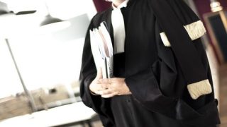 العدالة تضبط نصاب بصفة محامي متلبسا بالرشوة في قضية تعدد الزوجات