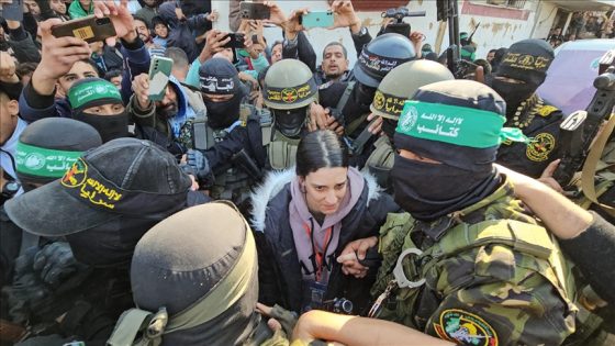 القسام وسرايا القدس تسلمان 3 إسرائيليين و5 تايلانديين للصليب الأحمر