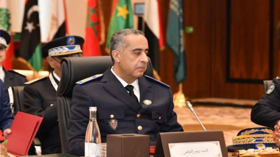 عبد اللطيف حموشي يوشح بوسام الأمير نايف للأمن العربي من الدرجة الأولى