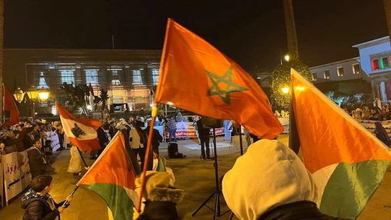 مغاربة يجددون دعمهم لفلسطين في وقفة احتجاجية أمام البرلمان 