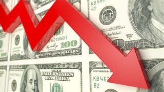 الدولار يهبط 1٪ مقابل اليورو في ظل تصاعد التوثرات التجارية