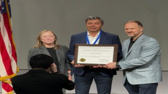 ناسا تتوج كمال الودغيري بميدالية القيادة الاستثنائية