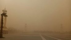 “العيون تحت وطأة الغبار”: عاصفة رملية قوية تستنفر الأقاليم الجنوبية وتوقعات باستمرارها غداً السبت