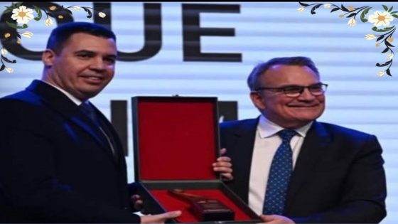 وسام كفاءة من واشنطن إلى العيون: تتويج عبد الحكيم زروق يكرّس ثقافة الاعتراف بالتميز الإداري