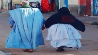 ماذا يعني أن تكون صحراويا في زمن تتغير فيه المدن واللغات والعادات بسرعة