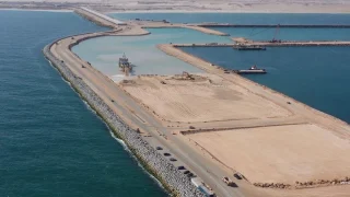 ميناء الداخلة الأطلسي: عملاق بحري يربط القارات ويرسم مستقبل التجارة الإفريقية
