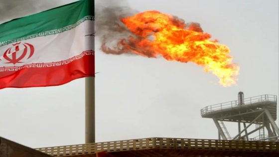طهران تتمسك بورقة هرمز.. ومخاطر اقتصادية متصاعدة