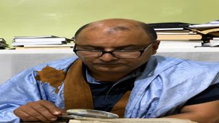 عبد الوهاب سيبويه.. رجل يفتّش عن ذاكرة الصحراء بين المخطوطات