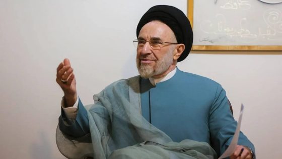 خاتمي يحذر من تراجع الثقة بين الشعب والسلطة في إيران