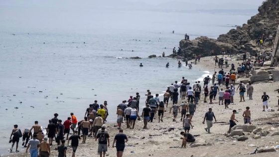 أزمة سبتة.. بروكسل تشدد على إعادة المهاجرين إلى المغرب