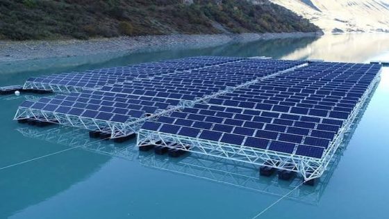 المغرب يخطط لإقامة شبكة من الألواح الشمسية العائمة على السدود