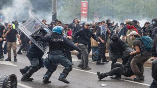 ميلانو على صفيح ساخن.. توقيف 271 شخصا بعد أعمال نهب وتخريب