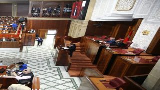 الحكومة تراهن على استثمارات كبرى لبلوغ مليون منصب شغل بحلول 2031