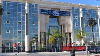 غياب قطاع الاتصال عن التشكيلة الحكومية: توجه جديد نحو التنظيم الذاتي للصحافة والإعلام
